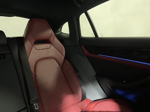 Used 2025 Porsche Panamera image 17