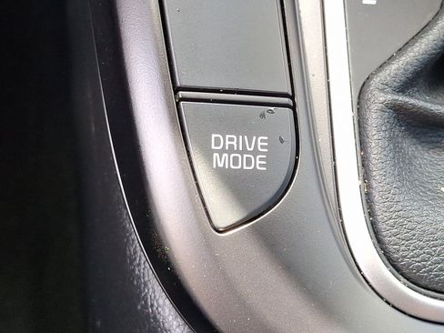 Used 2025 Kia Soul LX w/ LX Technology Package FWD image 23