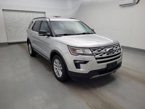 Used 2019 Ford Explorer XLT w/ Equipment Group 202A FWD image 13