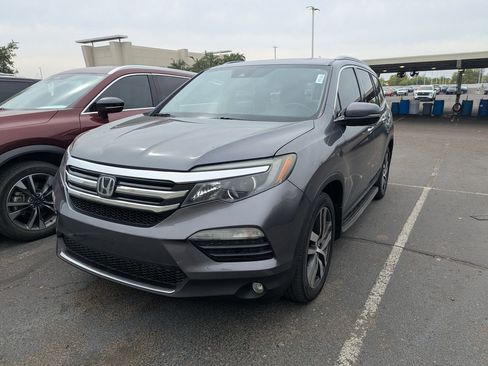 Used 2017 Honda Pilot Touring image 1