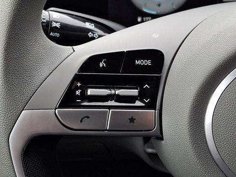 Certified 2024 Hyundai Elantra SEL image 21