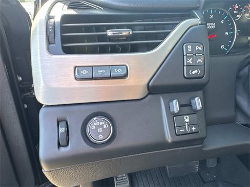 Used 2020 GMC Yukon XL Denali w/ Denali Ultimate Package image 27