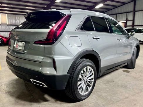 Used 2024 Cadillac XT4 Premium Luxury image 2
