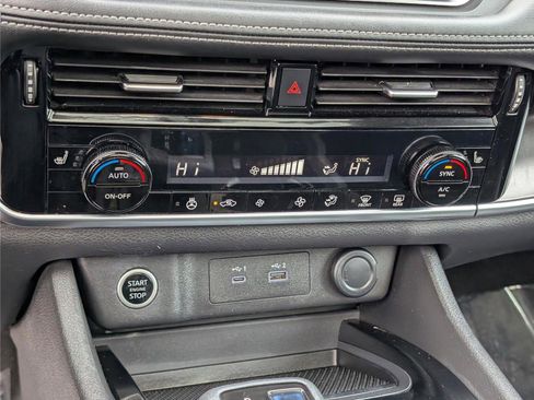 Used 2021 Nissan Rogue SV w/ Premium Package image 28