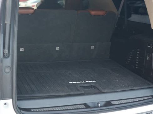 Used 2016 Cadillac Escalade ESV Luxury image 36