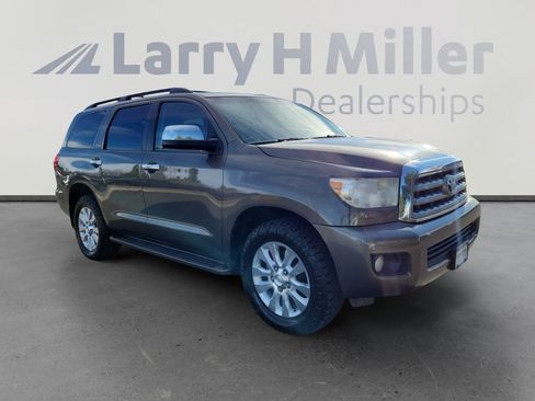 Used 2011 Toyota Sequoia Platinum image 7