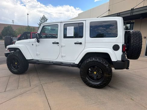 Used 2013 Jeep Wrangler Unlimited Sahara w/ Dual Top Group AWD/4WD image 8