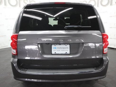 Used 2019 Dodge Grand Caravan SE w/ UConnect Hands-Free Group image 4