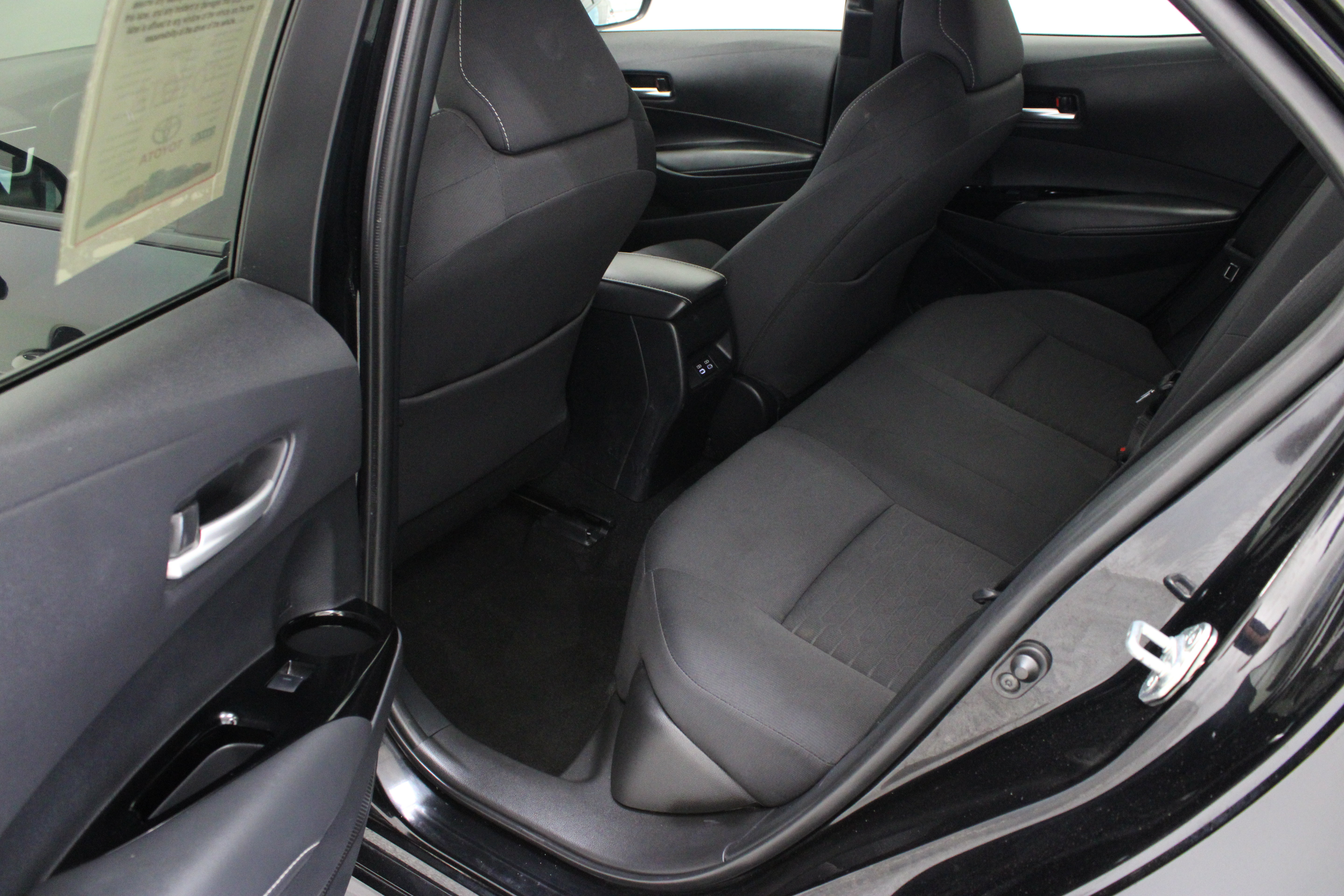 Used 2025 Toyota Corolla SE FWD image 25