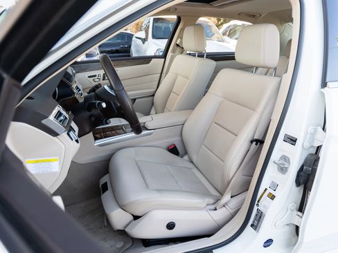 Used 2014 Mercedes-Benz E 350 4MATIC Sedan image 2