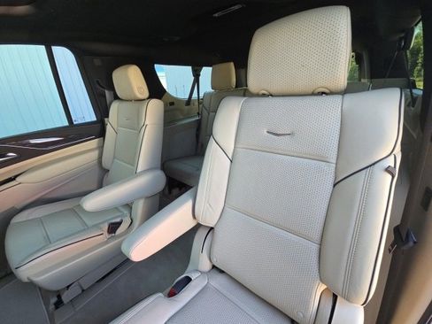 Used 2023 Cadillac Escalade ESV Premium Luxury w/ LPO, Radiant Package image 15