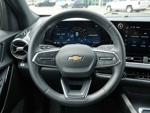 Used 2026 Chevrolet Equinox LT AWD/4WD image 33