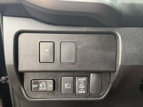 Used 2021 Toyota Tacoma TRD Sport w/ Technology Package image 19