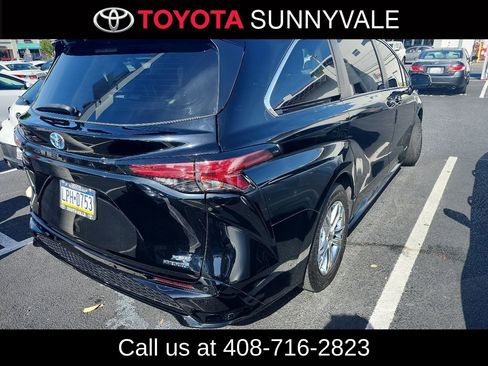 Used 2021 Toyota Sienna XSE AWD/4WD image 2