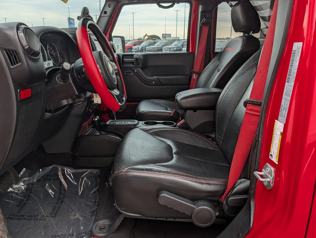 Used 2017 Jeep Wrangler Unlimited Rubicon AWD/4WD image 14