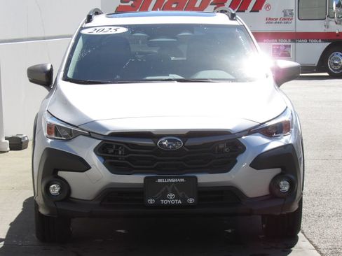 Used 2025 Subaru Crosstrek 2.5i Premium AWD/4WD image 3