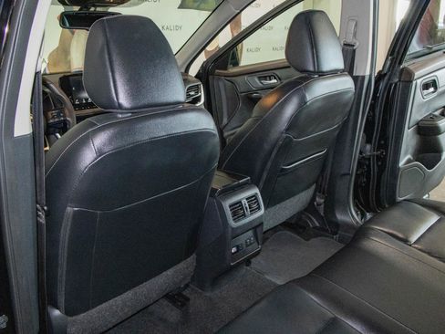 Used 2023 Nissan Rogue SL w/ SL Premium Package image 10