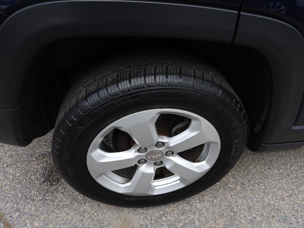 Used 2020 Jeep Compass Latitude w/ Cold Weather Group AWD/4WD image 22