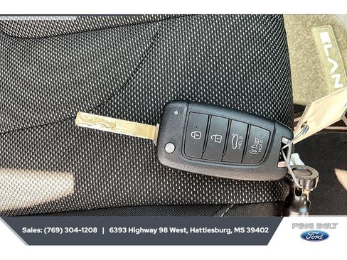 Used 2024 Hyundai Elantra SE FWD image 9
