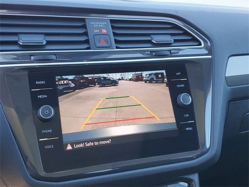 Used 2024 Volkswagen Tiguan SE image 23