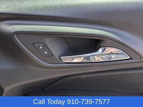 Used 2024 Chevrolet Trax RS FWD image 34