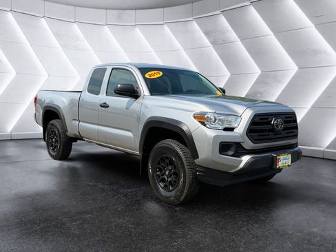 Used 2019 Toyota Tacoma SR w/ SX Package AWD/4WD image 8