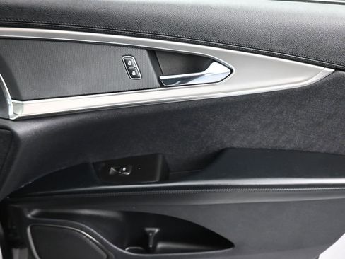 Used 2019 Lincoln Nautilus Select image 43