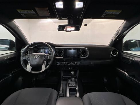Used 2019 Toyota Tacoma TRD Off-Road w/ Technology Package AWD/4WD image 9