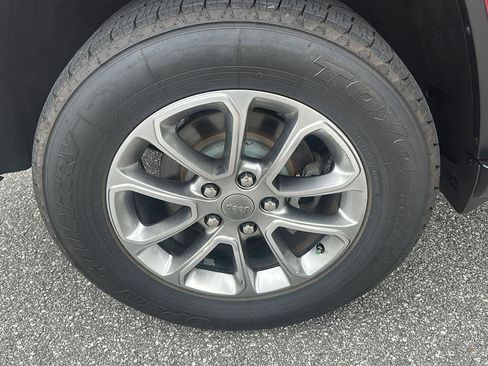 Used 2015 Jeep Grand Cherokee Limited w/ Trailer Tow Group IV image 10