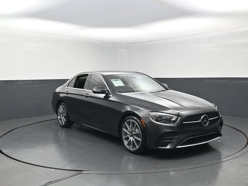 Used 2022 Mercedes-Benz E 450 4MATIC Sedan w/ Driver Assistance Package image 5