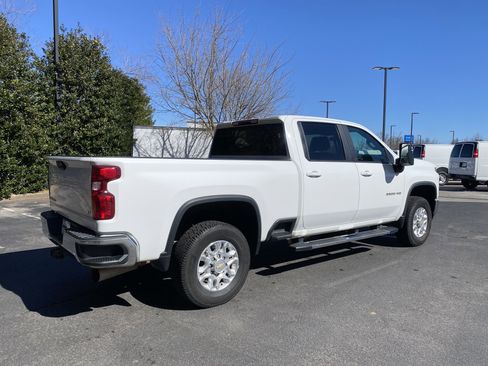 Used 2022 Chevrolet Silverado 2500 LT w/ Convenience Package image 9