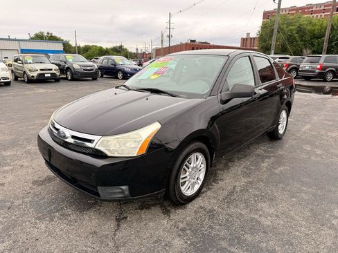 Used 2010 Ford Focus SE FWD image 3