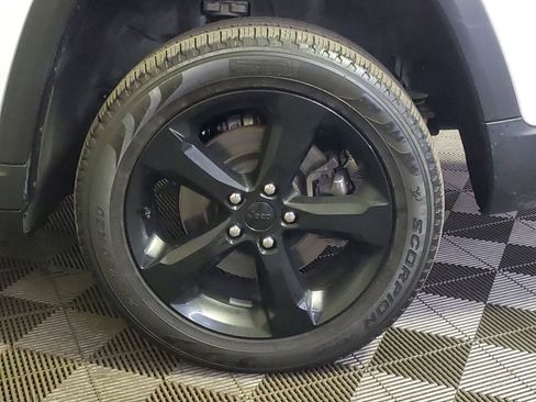 Used 2024 Jeep Grand Cherokee L Limited w/ Luxury Tech Group II image 5