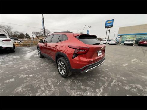 Certified 2024 Chevrolet Trax LT w/ Driver Confidence Package image 6