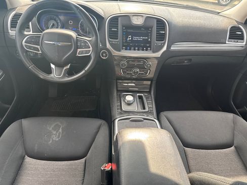 Used 2018 Chrysler 300 Touring w/ Chrome Appearance Package image 21