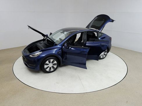 Used 2021 Tesla Model Y Long Range image 22