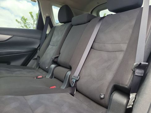 Used 2016 Nissan Rogue S w/ Appearance Package image 10