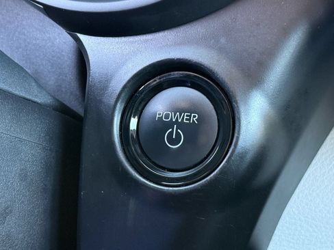 Used 2025 Toyota Sienna XLE FWD image 25