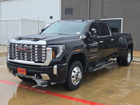 Used 2024 GMC Sierra 3500 Denali w/ Technology Package AWD/4WD image 4