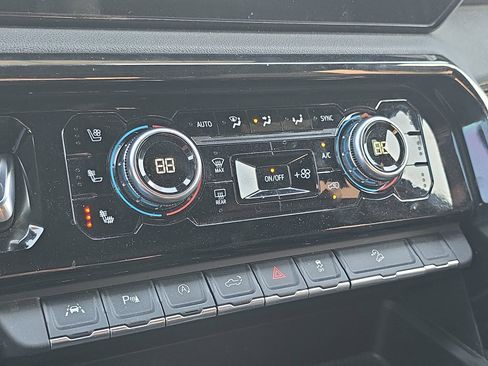 Used 2023 GMC Sierra 1500 AT4 w/ Technology Package image 19