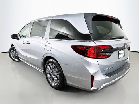 New 2026 Honda Odyssey Touring image 5