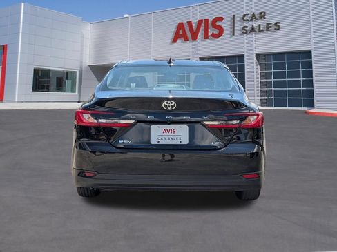 Used 2025 Toyota Camry LE FWD image 5