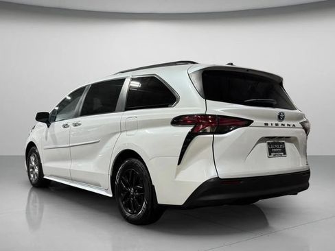 Used 2022 Toyota Sienna XLE FWD image 5