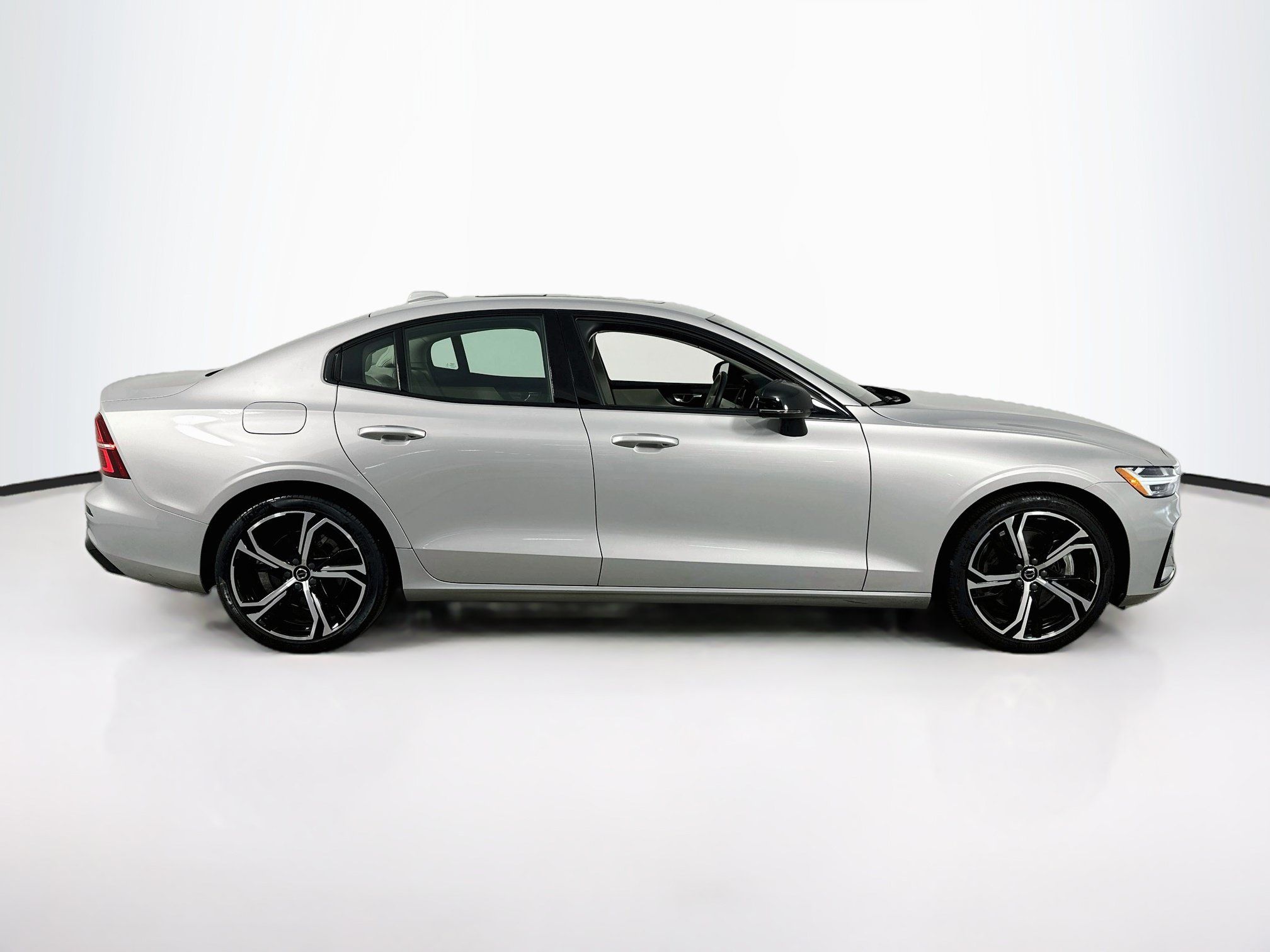 Used 2023 Volvo S60 B5 Core FWD image 4