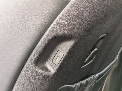 Used 2025 Kia Telluride S AWD/4WD image 17