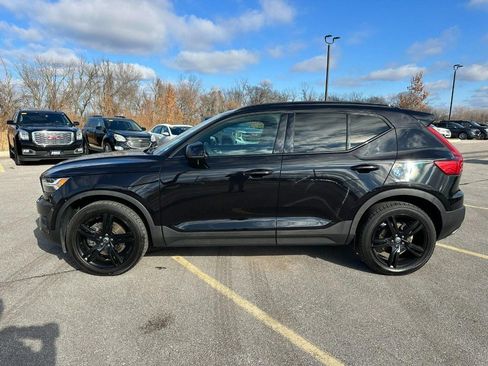 Used 2020 Volvo XC40 T5 R-Design image 2