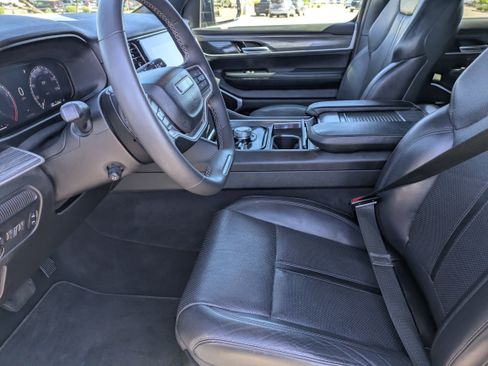 Used 2024 Jeep Wagoneer L Series II w/ Flexible Seating Group image 23