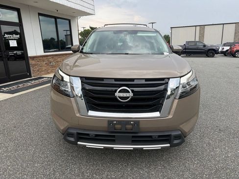 Used 2024 Nissan Pathfinder Platinum w/ Cargo Package AWD/4WD image 12