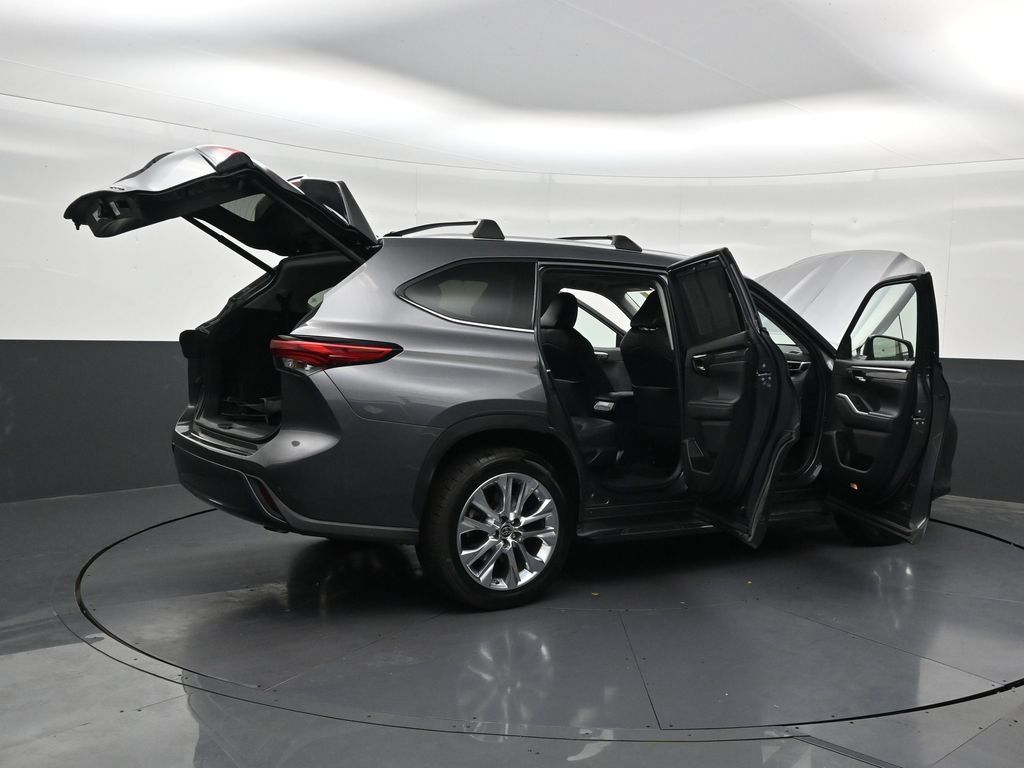 Used 2023 Toyota Highlander Limited FWD image 35
