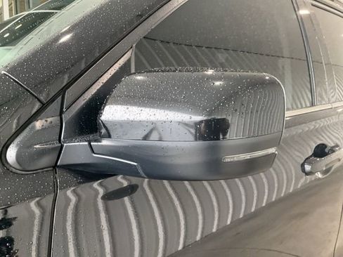 Certified 2023 Honda Pilot Touring image 3